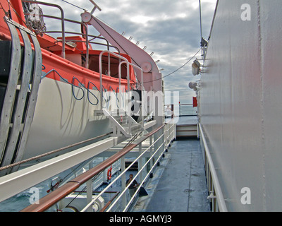 Sur le pont à bord d'un ferry Banque D'Images