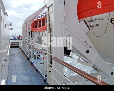 Sur le pont à bord d'un ferry Banque D'Images