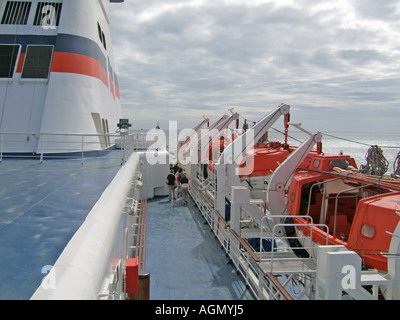 Sur le pont à bord d'un ferry Banque D'Images