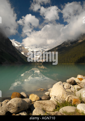 Lake Louise, dans le parc national Banff au Canada Banque D'Images