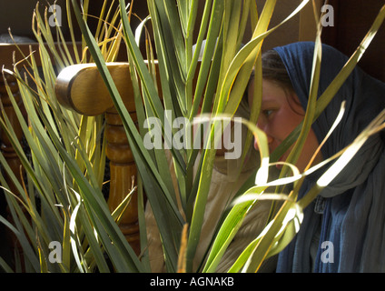 Mont des Oliviers Jérusalem Israël Palm procession orthodoxe de Betphage à la vieille ville portrait de jeune femme à l'église avec p Banque D'Images