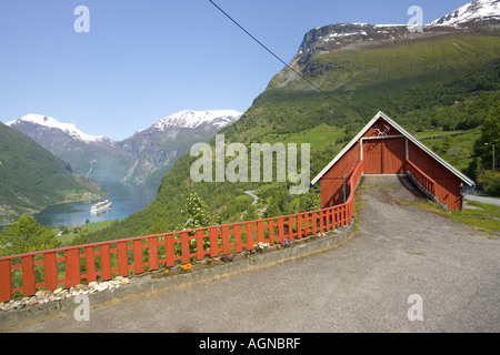 Ferme de montagne sur le versant de la vallée, le Geirangerfjord Geiranger Norvège Banque D'Images