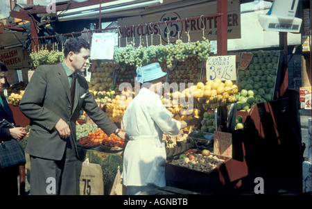 Shepherd's Bush Market dans les années 70. Banque D'Images