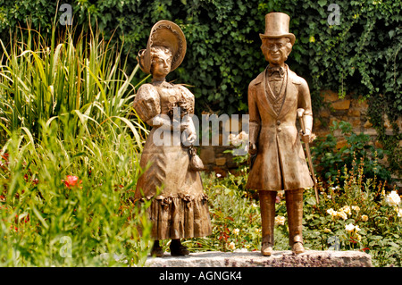 Figures de bronze dans le jardin du château, près de l'herbe, Wiesbaden-Eltville sur le Rhin moyen Banque D'Images