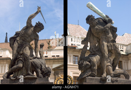 La bataille de titans deux statues de chaque côté de portes du château Hradcany Prague Banque D'Images