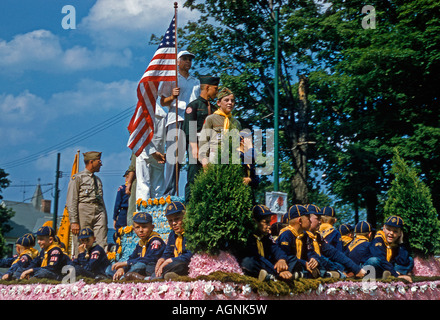 Boy Scouts sur char New Jersey USA 1957 Banque D'Images