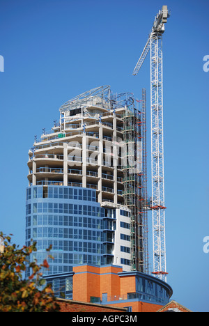 Immeuble de grande hauteur en construction, GUNWHARF QUAYS, Portsmouth, Hampshire, Angleterre, Royaume-Uni Banque D'Images