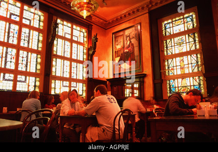 Les clients de cafe / Dublin / Gaeste in Cafe Banque D'Images