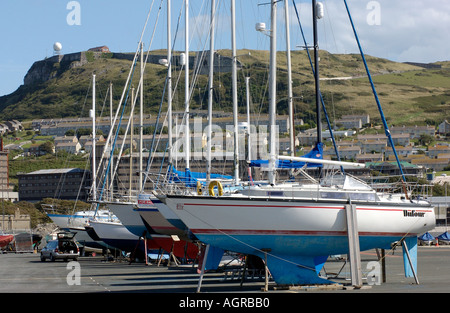 Yachts désarmé à la Marina à proximité de Portland chantier de Weymouth Dorset England UK Banque D'Images