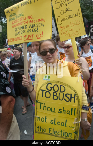 Les opposants du Président George Bush de rassemblement à New York Banque D'Images