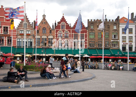 La Grande Place du marché à Bruges dans la province de Flandre occidentale Belgique Banque D'Images