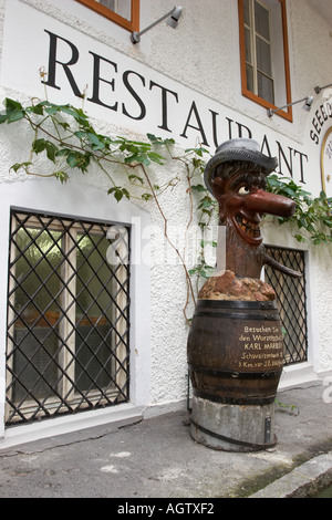 Restaurant sign à St Wolfgang village. Salzkammergut, Autriche. Banque D'Images