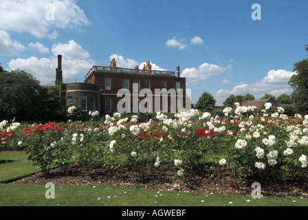 Rose Garden & The Rangers House un manoir géorgien de style palladien en brique rouge abritant maintenant la collection d'art Wernher Greenwich Park Blackheath Londres UK Banque D'Images