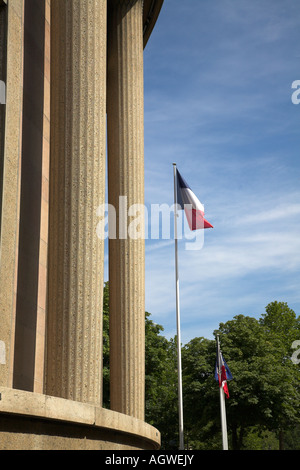 La construction de piliers et drapeau français Banque D'Images