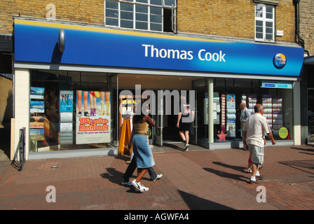Brentwood High Street shopping area les locaux de Thomas Cook voyages Banque D'Images