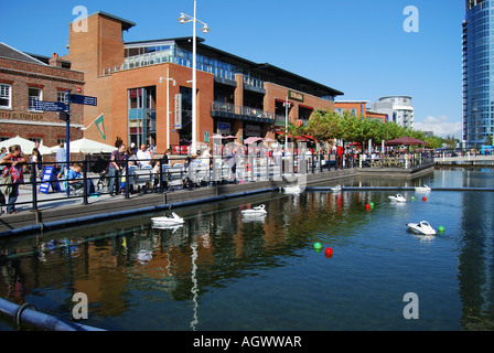 Modèles de bateaux dans canal, GUNWHARF QUAYS, Portsmouth, Hampshire, Angleterre, Royaume-Uni Banque D'Images