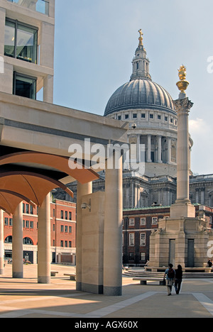 La Cathédrale St Paul avec Square Paternoster et Colonne, Londres Banque D'Images