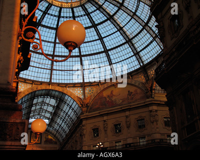 Fenêtres en verre dôme de la Galleria Vittorio Emanuele Il Salotto di Milano Milan Italie Banque D'Images