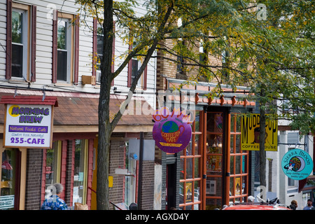 Rue principale de college town New Paltz New York dispose de nombreux cafés Banque D'Images