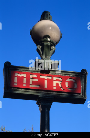 Signe de métro Art Déco, Paris, France Banque D'Images