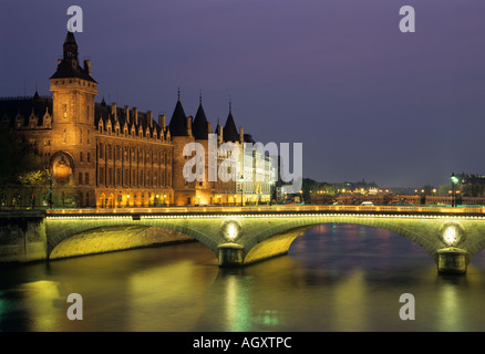 Palais de justice et la Seine, Paris, France Banque D'Images