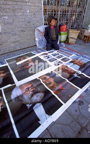 Chine Yunnan Zhongdian stand affiches communiste vente Banque D'Images