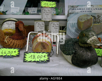 Vitrine avec foie gras foie d'oie pasty en Gascogne France Banque D'Images