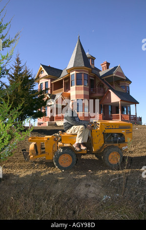 La trancheuse utilisés pour tirer des tuyaux pour système d'arrosage souterrain Banque D'Images