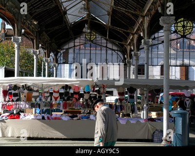 Marché hebdomadaire rural à Maubourguet Gascogne France Banque D'Images