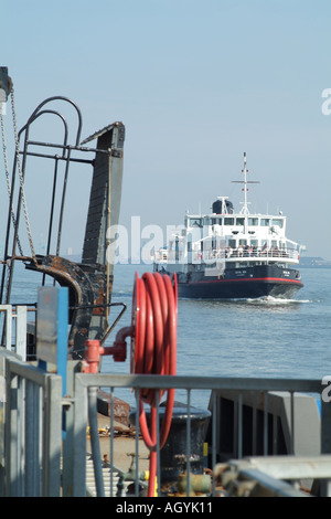 Ferry Mersey approches Iris Royal terminal Seacombe Wirrel Wallasey Merseyside Banque D'Images