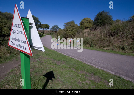 Voir d'Eastway piste cyclable de deux kilomètres du site olympique de Stratford pour 2012 Banque D'Images