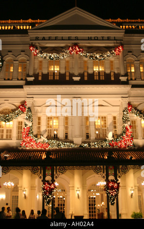 Noël au monde célèbre 5 étoiles Hôtel Raffles à Singapour,le nom de Sir Francis Stamford Raffles le fondateur de la ville Banque D'Images