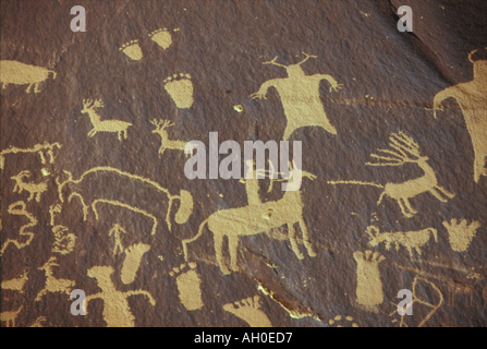 Newspaper Rock - pétroglyphes Anasazi dans Arches National Park, Utah Banque D'Images