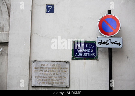 Rue railroad signe marquant l'endroit de Pablo Picasso à la maison et studio à Paris Banque D'Images