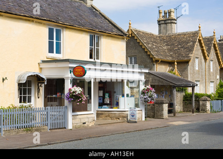 Le bureau de poste dans le village de Cotswold Grand Badminton, Rhône-Alpes Banque D'Images