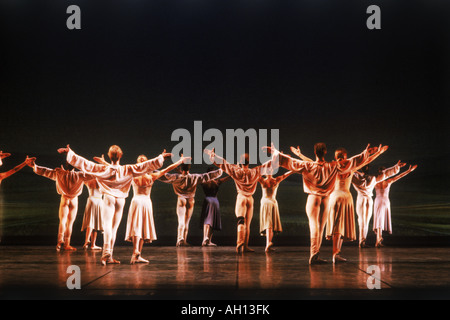 La scène de danse de l'opéra de Stockholm par Jiri Kylian Sinfonietta Banque D'Images