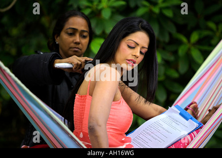 M. Bhatti sur Chutti Tournage Bollywood dans Cumbria avec Anupam Kher & Bhairavi Goswami LE PARC NATIONAL DE LAKE DISTRICT Banque D'Images