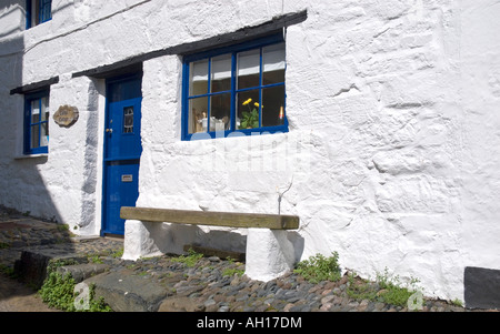 Blanc, de cottages clos dans le village de pêcheurs de Cadgwith Cove La Péninsule du Lézard Angleterre Cornwall Banque D'Images