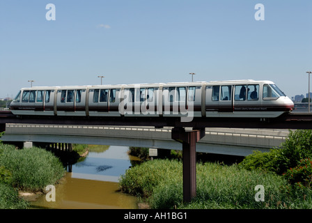 L'Aéroport International de Newark-Liberty, Monorail Banque D'Images