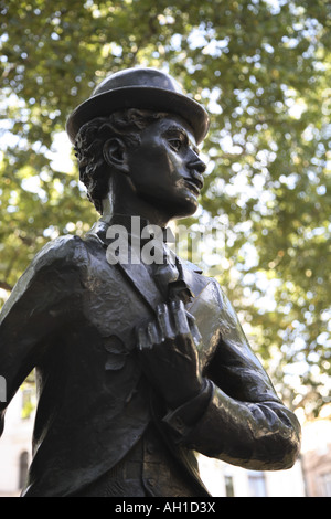 Statue de Charlie Chaplin à Leicester Square, London, England, UK Banque D'Images