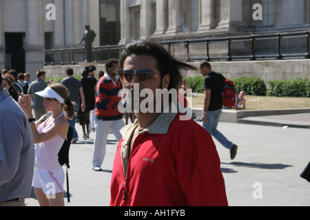 Beau Indian film star à Trafalgar Square London Banque D'Images