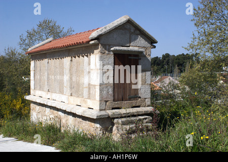 Horreo galicien traditionnel, un grain store, en Espagne Banque D'Images