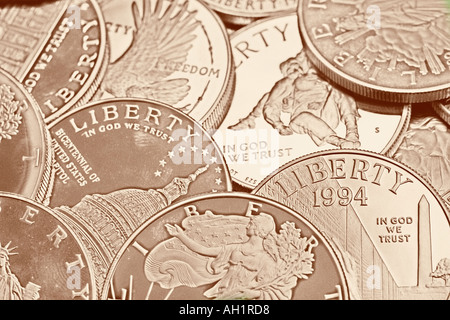 Près d'un grand nombre de pièces d'argent américaines dollar liberty sépia Banque D'Images