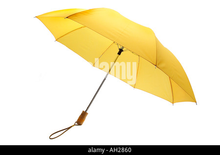 Parapluie jaune se découpant sur un fond blanc Banque D'Images