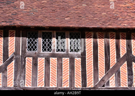 Bâtiment médiéval en bois avec lien à chevrons utilisé comme élément de remplissage sur la façade avant, Weald et Downland Open Air Museum, Singleton, Sussex. Banque D'Images