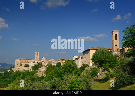 Colle di Val d Elsa village perché avec Saint François église cathédrale clochers en Toscane Italie Banque D'Images