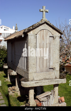 Horreo galicien traditionnel, un grain store, en Espagne Banque D'Images