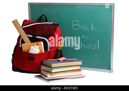 Articles Retour à l'école ; Tableau, sac à dos avec du matériel scolaire et des livres. Banque D'Images