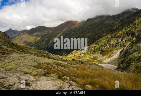 Vue des montagnes, près du Lac d'Artouste dans le Parc National des Pyrénées au sud ouest de la France l'Europe Banque D'Images