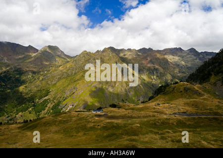 Vue des montagnes, près du Lac d'Artouste dans le Parc National des Pyrénées au sud ouest de la France l'Europe Banque D'Images